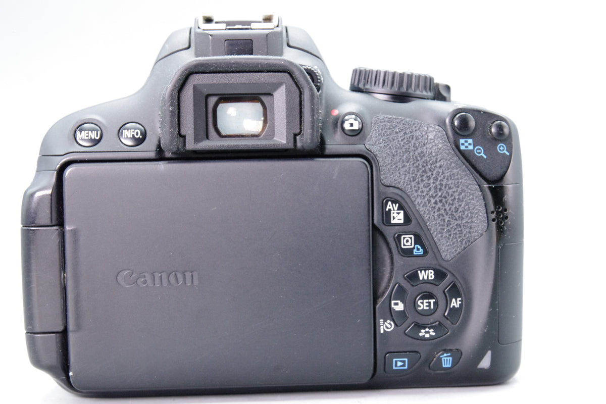 Canon EOS 650D DSLR Camera Kit + EF-S 18-55mm IS II Low S/C