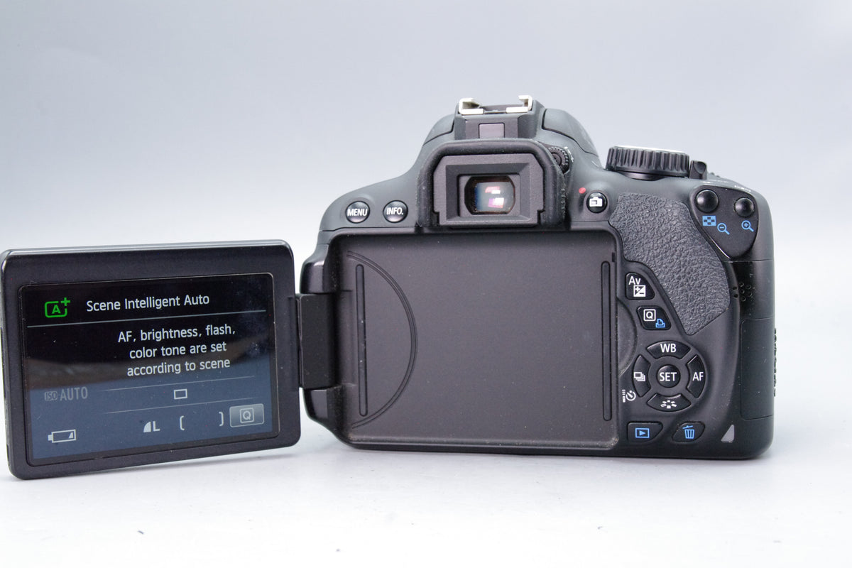 Canon EOS 650D DSLR Camera Kit + EF-S 18-55mm IS II Low S/C