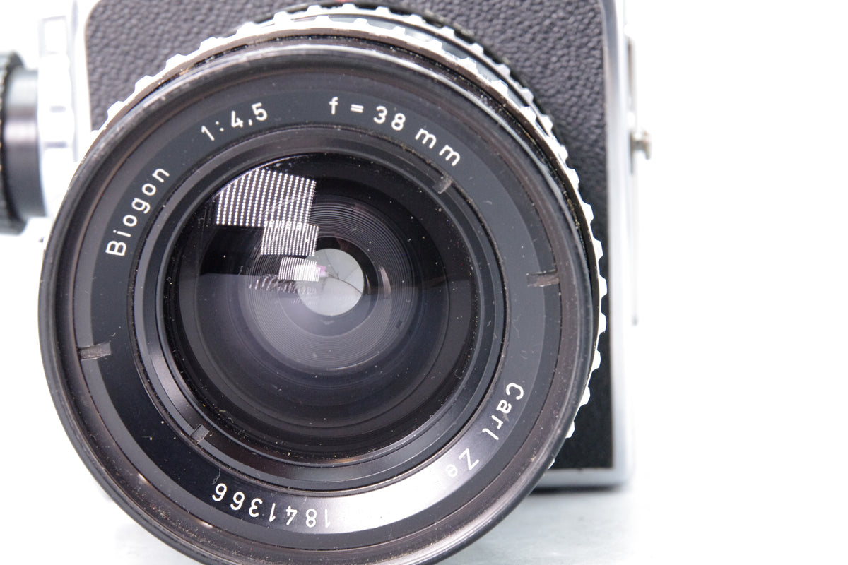 Hasselblad SWC/M Medium Format Camera with Biogon 38mm f/4.5 Lens