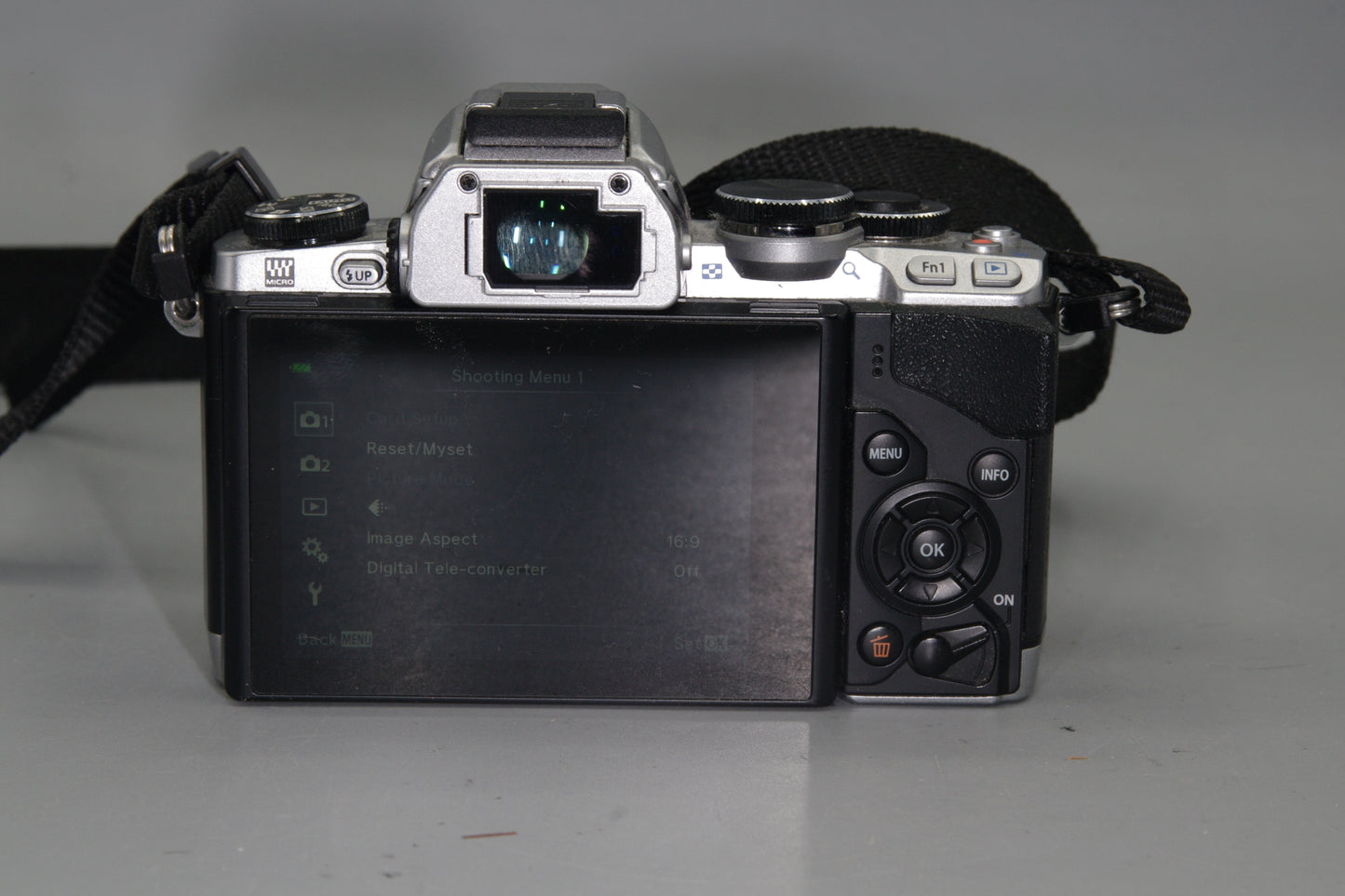 Olympus OM-D E-M10 M4/3 Mirrorless Digital Camera S/C 3086