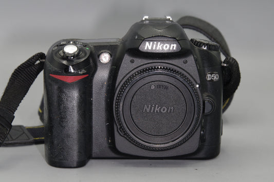 Nikon D50 6.1MP DSLR Body - Shutter Count 6905
