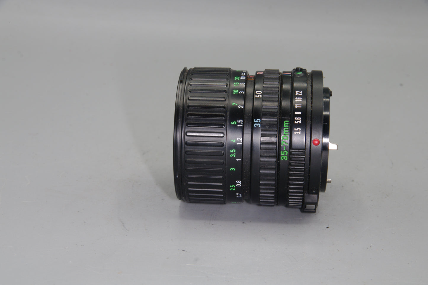 Canon FD 35–70mm f/3.5–4.5 Zoom Lens – Compact, Versatile & Sharp – Minor Fungus