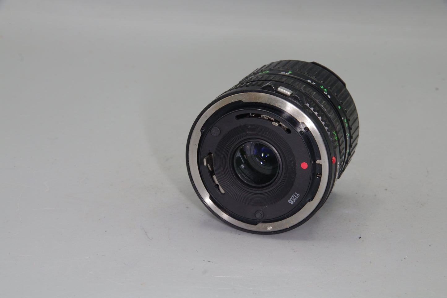 Canon FD 35–70mm f/3.5–4.5 Zoom Lens – Compact, Versatile & Sharp – Minor Fungus