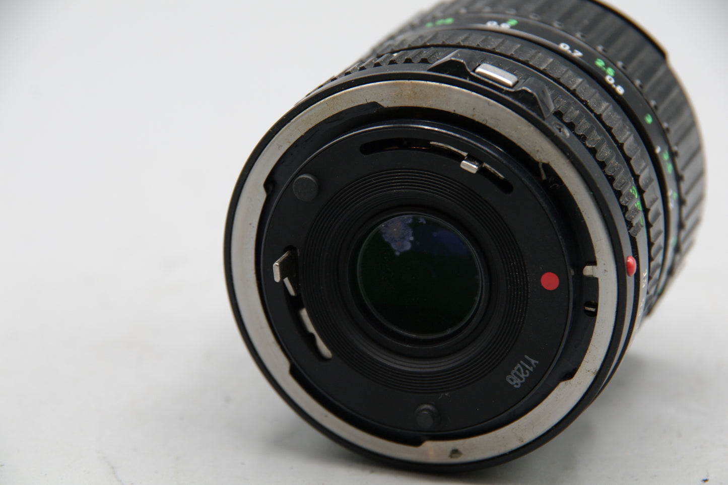 Canon FD 35–70mm f/3.5–4.5 Zoom Lens – Compact, Versatile & Sharp – Minor Fungus