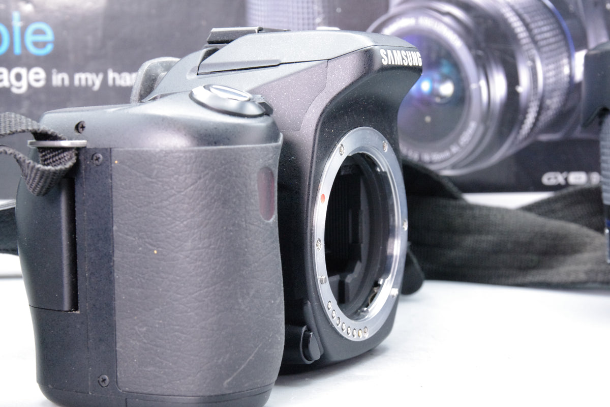 Samsung GX-1S 6MP DSLR with 2 Lenses, boxed - Excellent