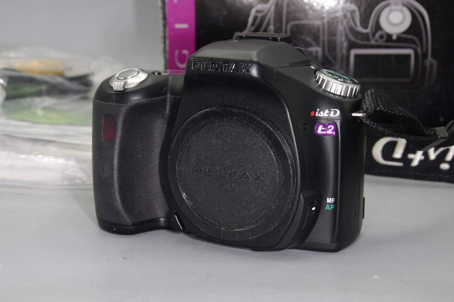 Pentax * ist Dl2 6.1MP DSLR Boxed - Low S/C 909 - Mint