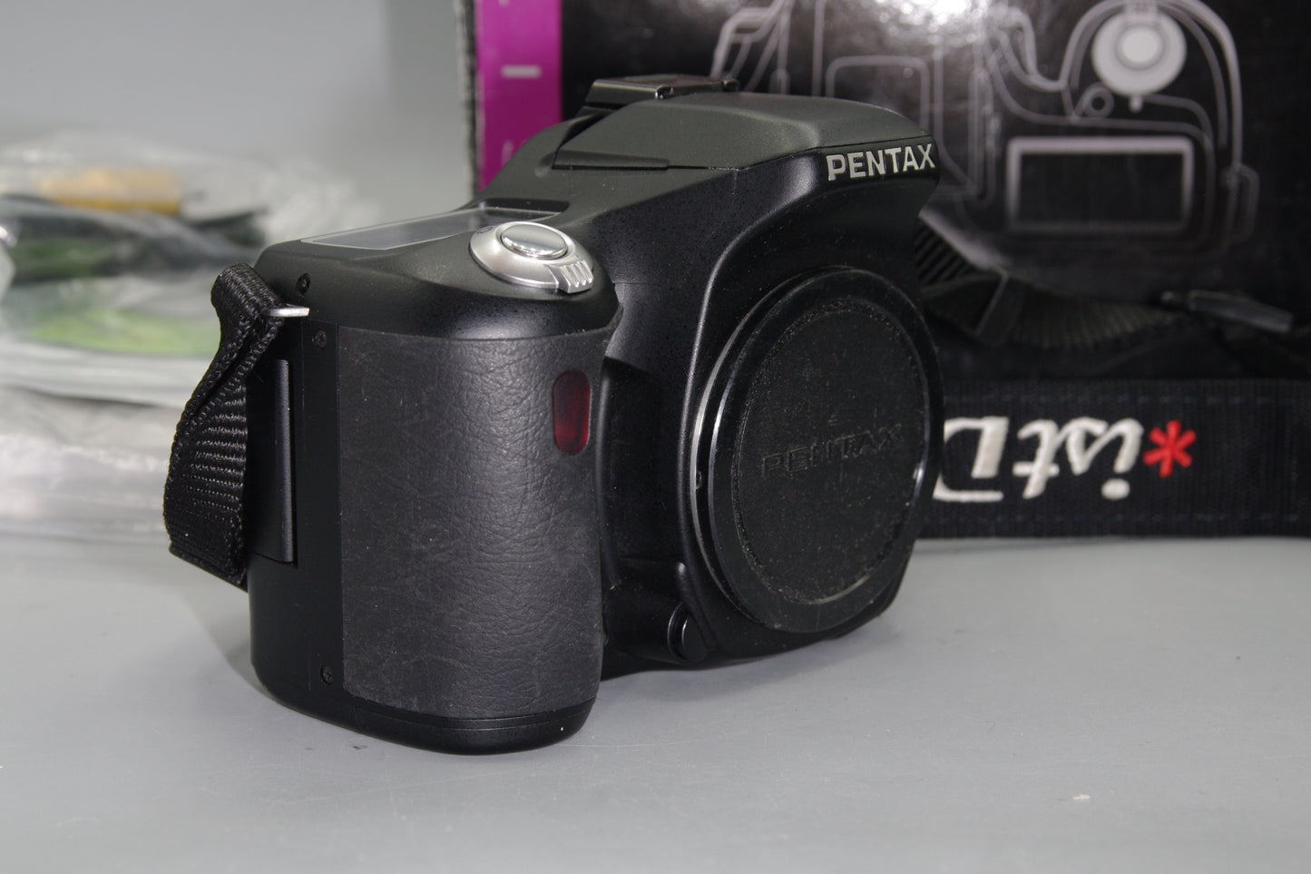 Pentax * ist Dl2 6.1MP DSLR Boxed - Low S/C 909 - Mint