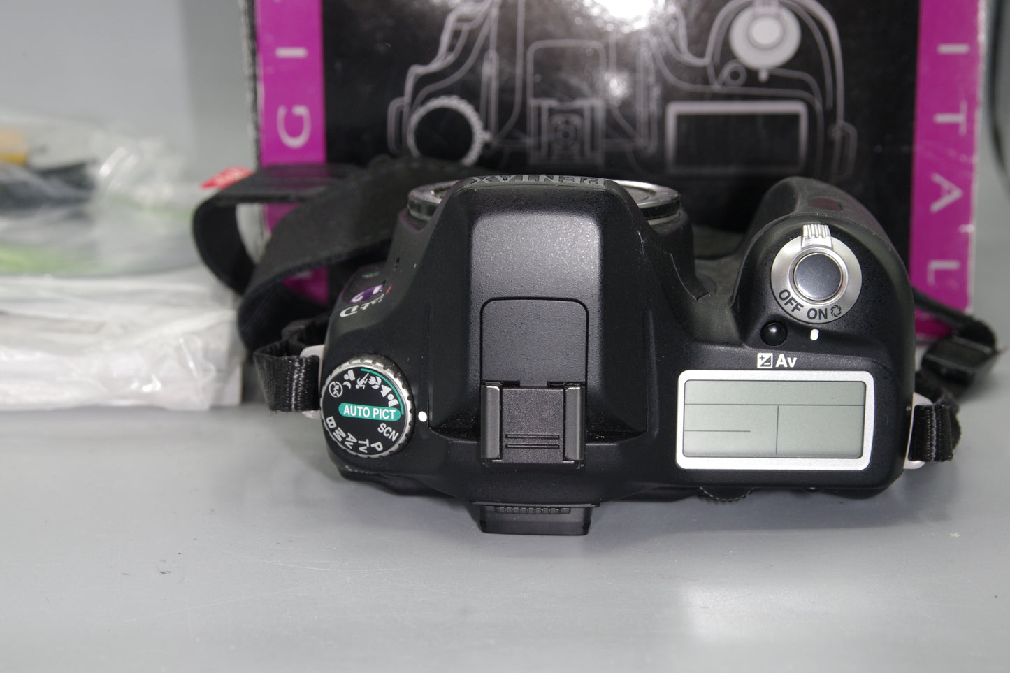 Pentax * ist Dl2 6.1MP DSLR Boxed - Low S/C 909 - Mint