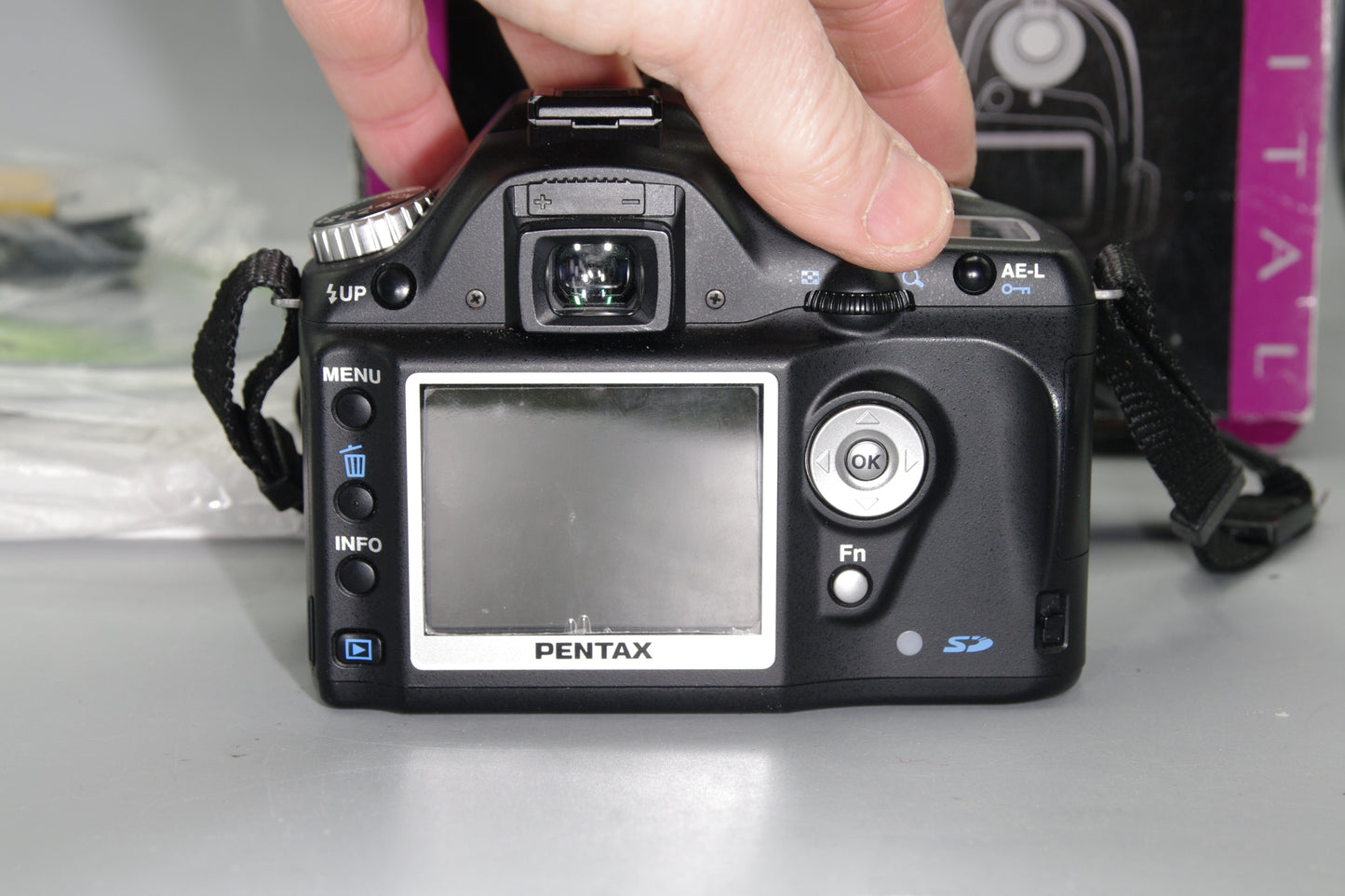 Pentax * ist Dl2 6.1MP DSLR Boxed - Low S/C 909 - Mint