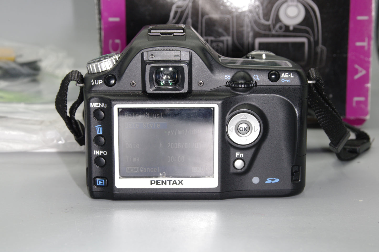 Pentax * ist Dl2 6.1MP DSLR Boxed - Low S/C 909 - Mint