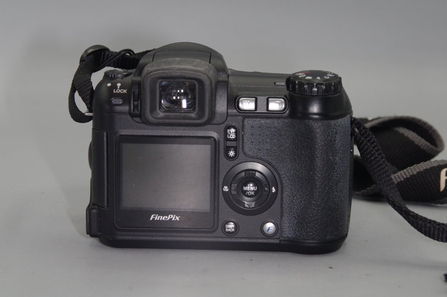 Fujifilm FinePix S Series S5600 5.1MP Digital Camera (AA Batteries)