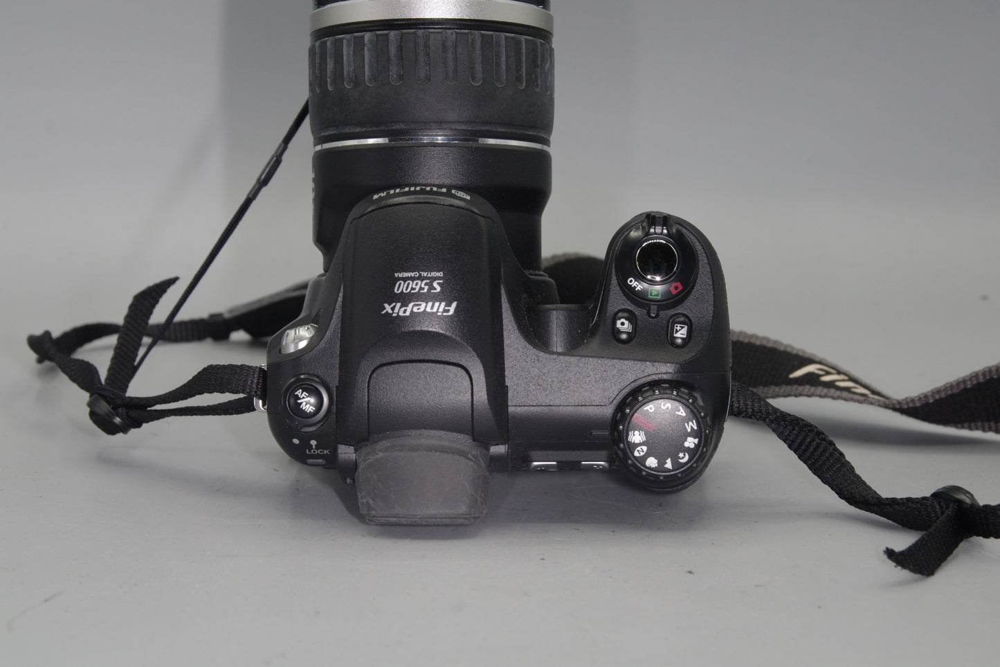 Fujifilm FinePix S Series S5600 5.1MP Digital Camera (AA Batteries)