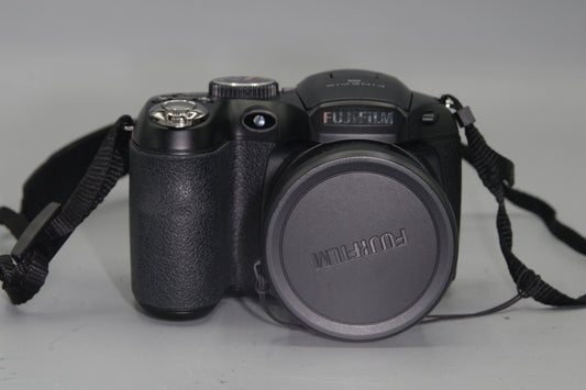 Fujifilm FinePix S Series S2980 14MP 18X Zoom Digital Camera (AA Batteries)