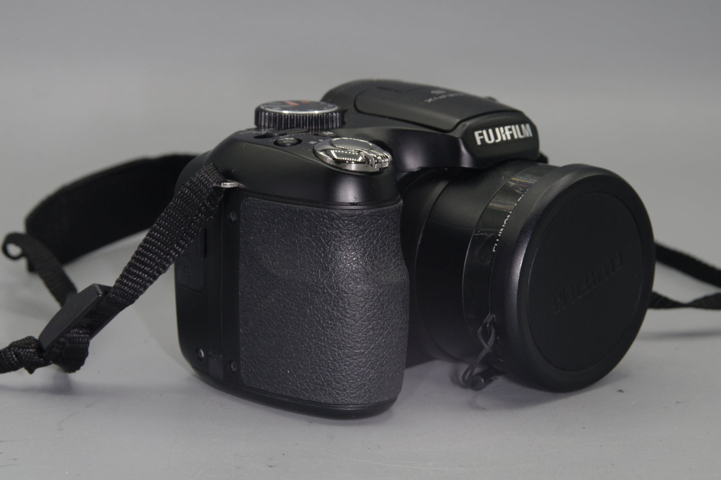 Fujifilm FinePix S Series S2980 14MP 18X Zoom Digital Camera (AA Batteries)