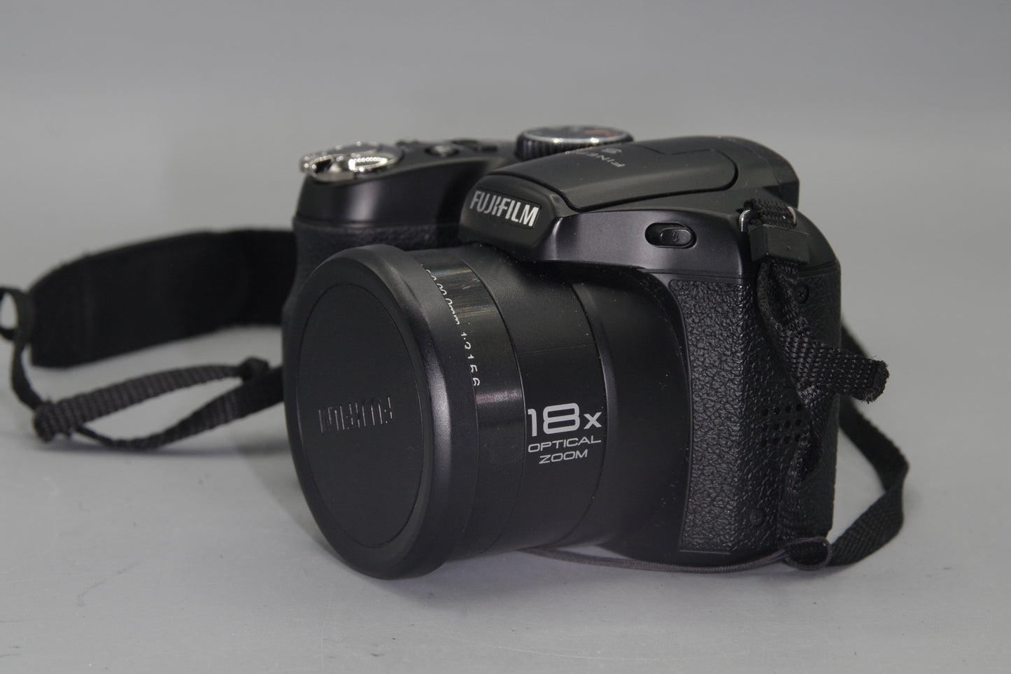 Fujifilm FinePix S Series S2980 14MP 18X Zoom Digital Camera (AA Batteries)