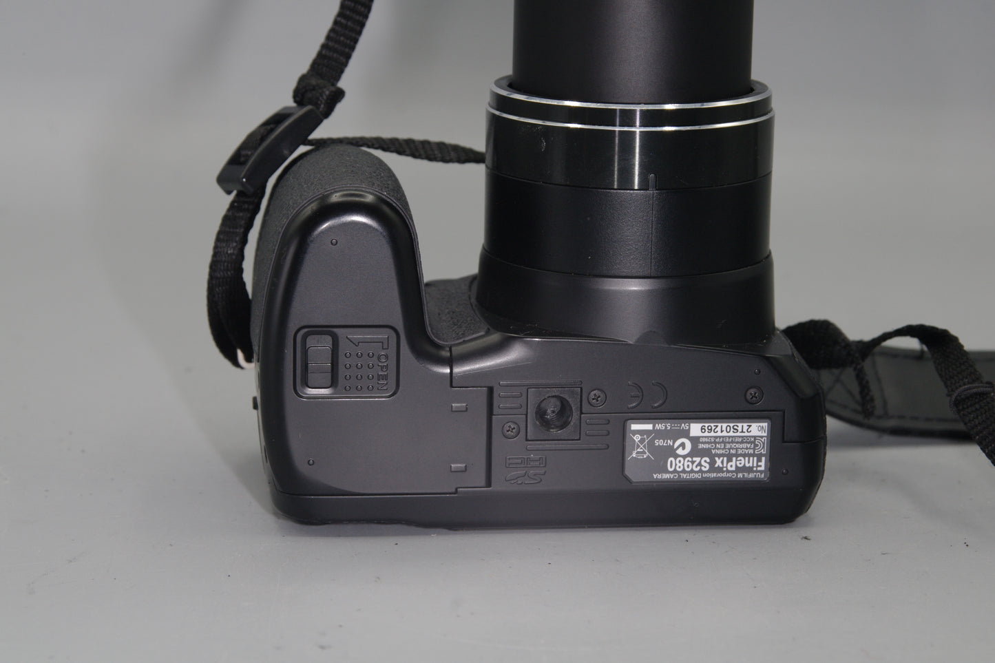 Fujifilm FinePix S Series S2980 14MP 18X Zoom Digital Camera (AA Batteries)