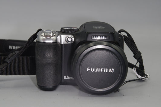 Fujifilm FinePix S Series S8000fd 8MP 18X Zoom Digital Camera (AA Batteries)