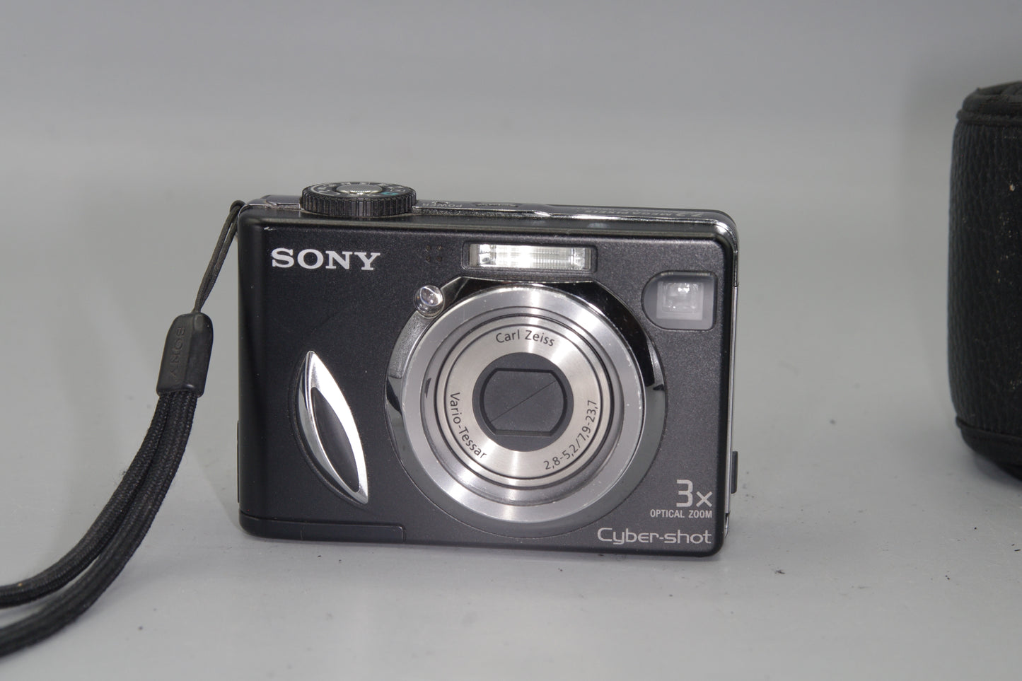 Sony DSC-W17 7.2MP Digital Compact Camera and Leather Case