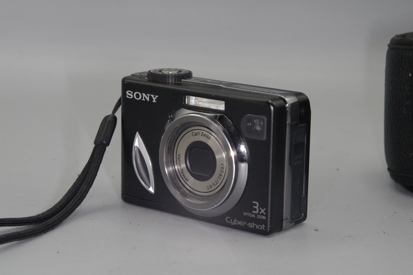 Sony DSC-W17 7.2MP Digital Compact Camera and Leather Case