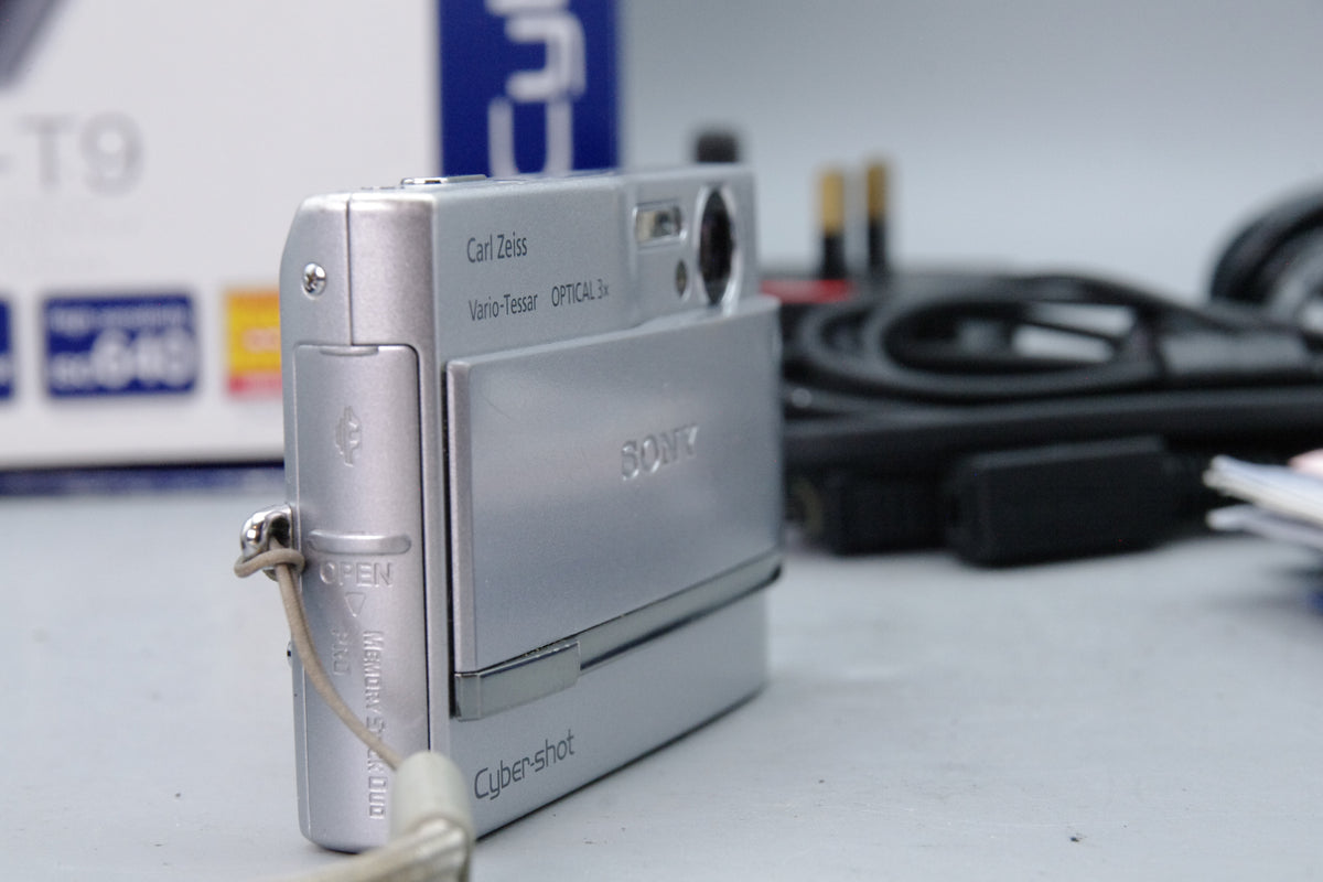 Sony Cyber-shot DSC-T9 6.0MP Digital Camera Boxed Kit  - Excellent