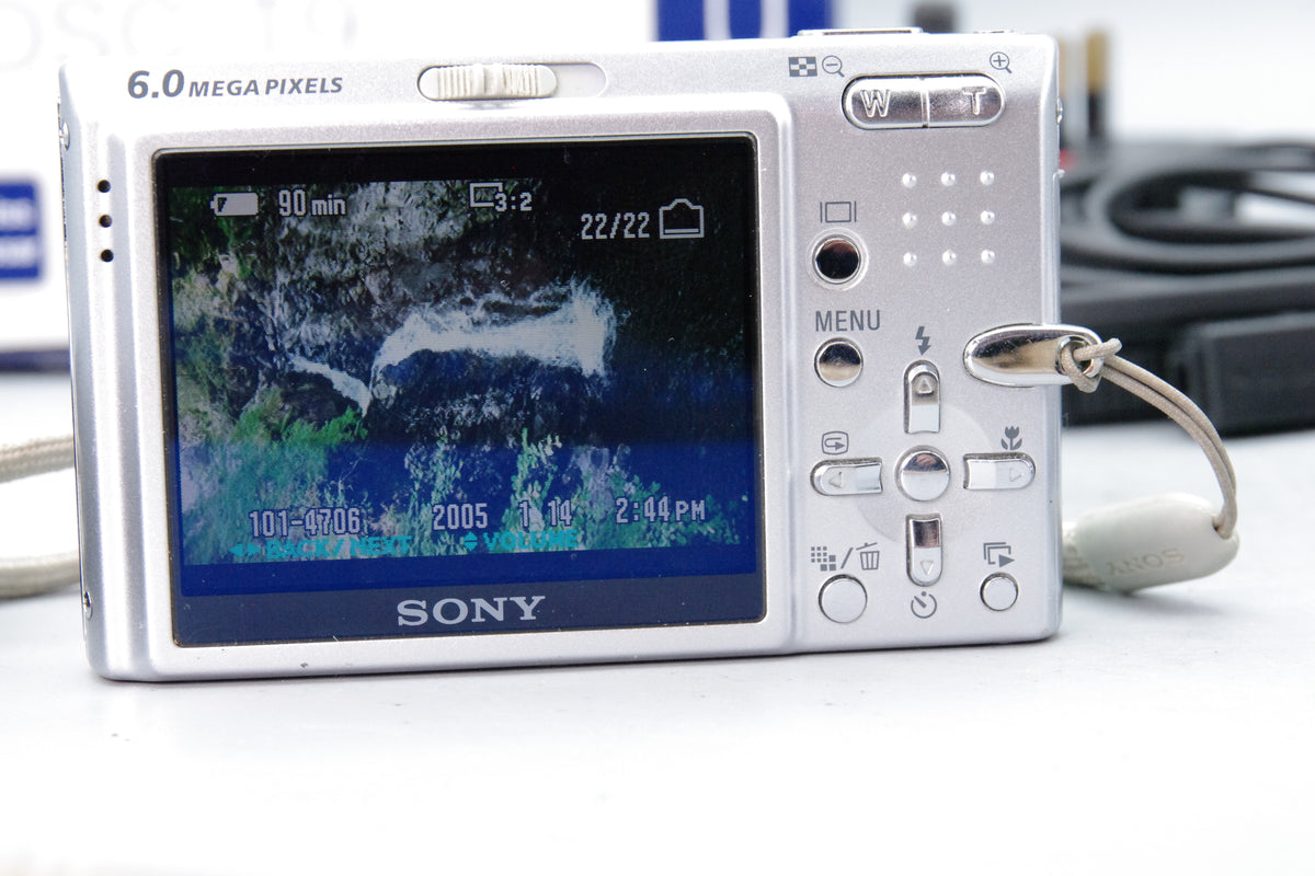 Sony Cyber-shot DSC-T9 6.0MP Digital Camera Boxed Kit  - Excellent