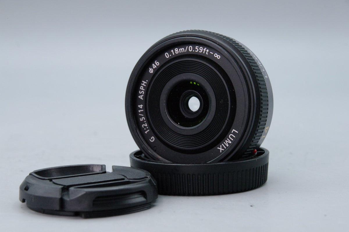 Panasonic Lumix G Vario 14mm F/2.5 Lens – M4/3 Lens - Excellent