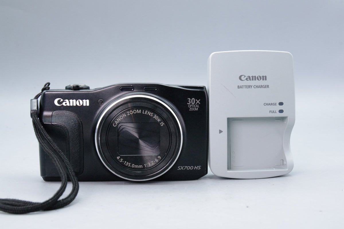 Canon PowerShot SX700 HS 16.1MP Travel Zoom Digital Camera Kit
