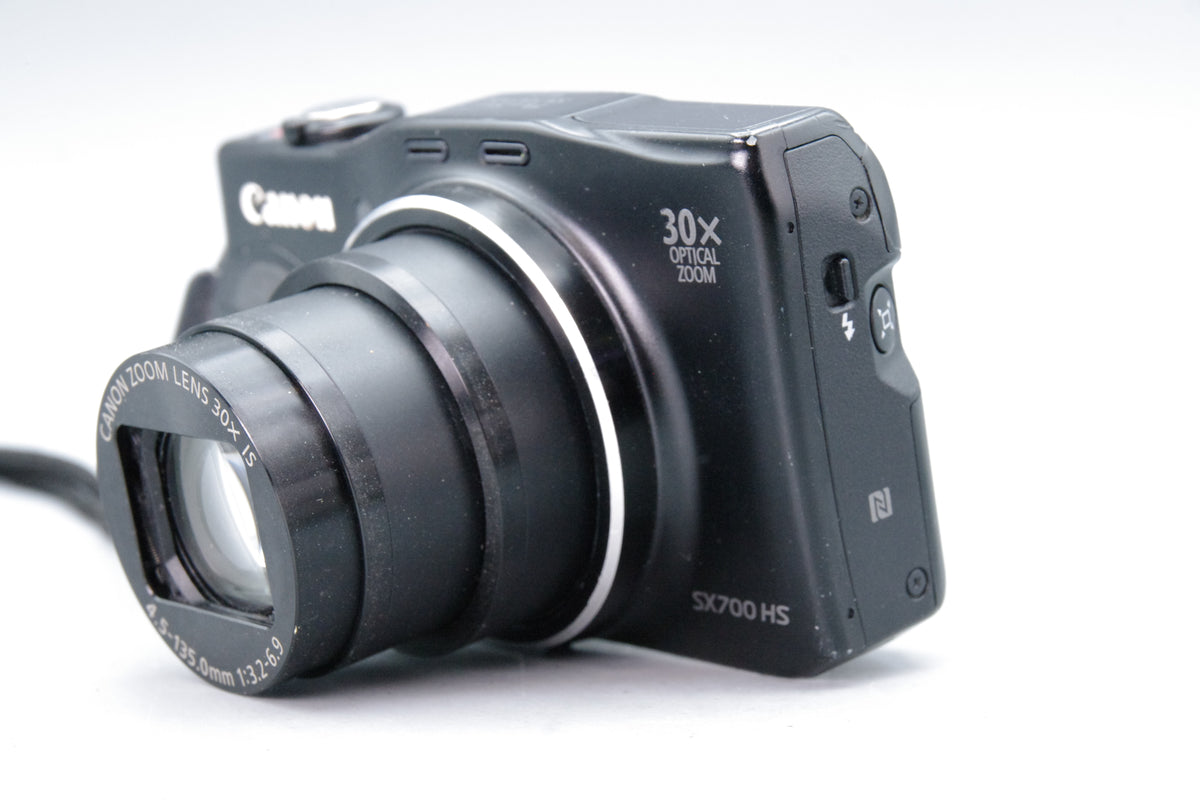 Canon PowerShot SX700 HS 16.1MP Travel Zoom Digital Camera Kit