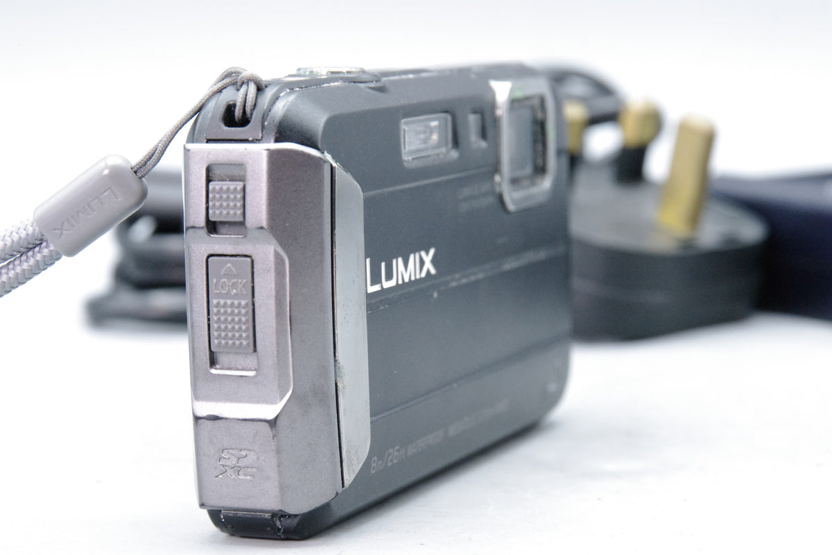 Panasonic Lumix DMC-FT30 16.1MP Waterproof Tough Digital Camera Kit