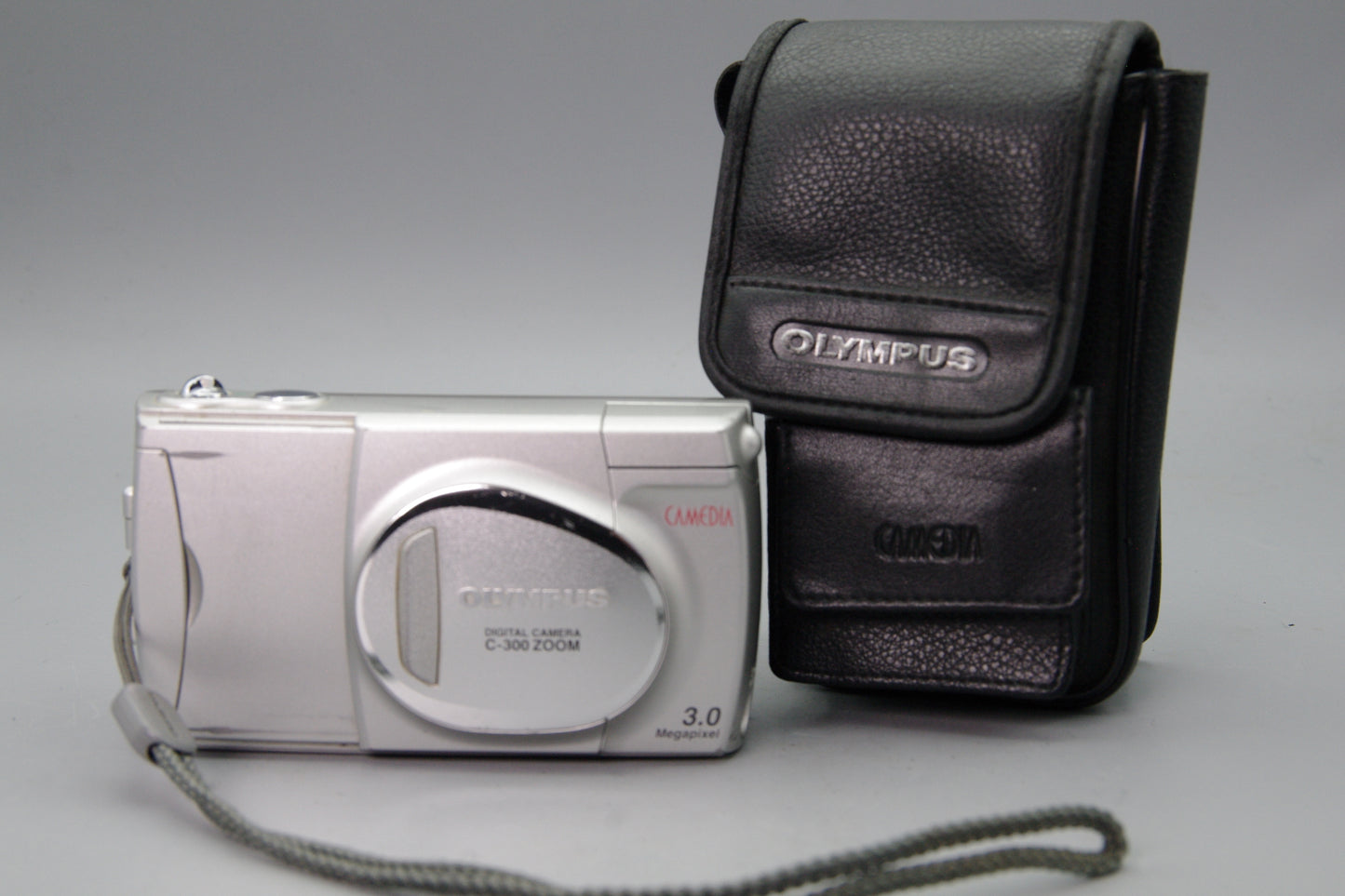 Olympus Camedia C‑300 3MP Compact Digital Camera – AA Powered – Working – VGC