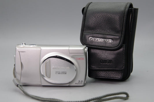 Olympus Camedia C‑300 3MP Compact Digital Camera – AA Powered – Working – VGC