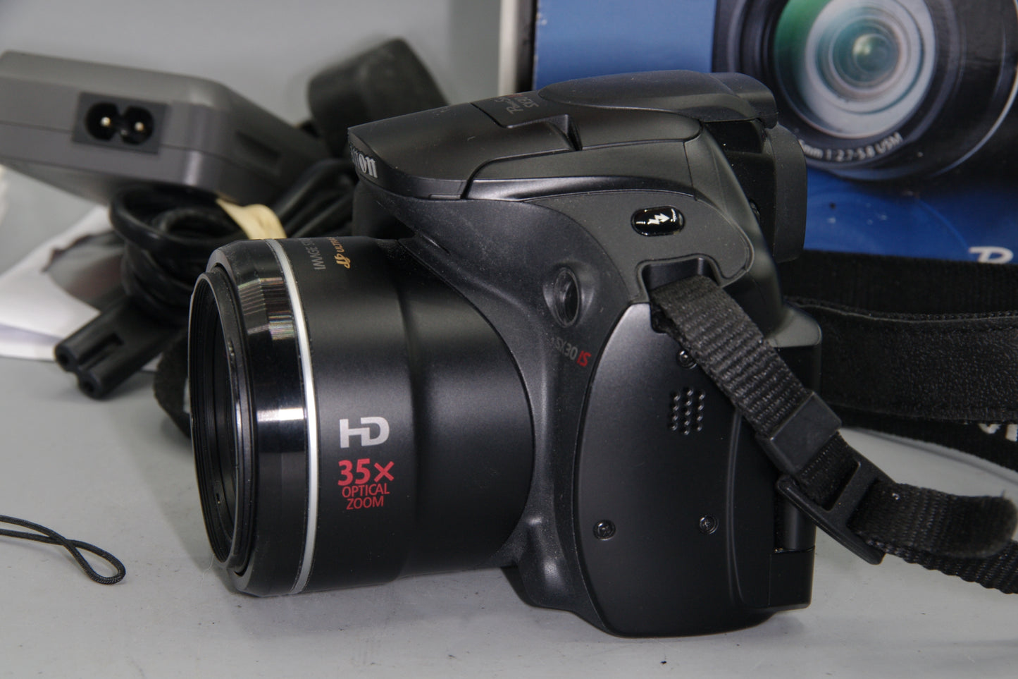 Canon PowerShot SX30IS 14.1MP 35X Opt Zoom Digital Camera  Boxed - EXC