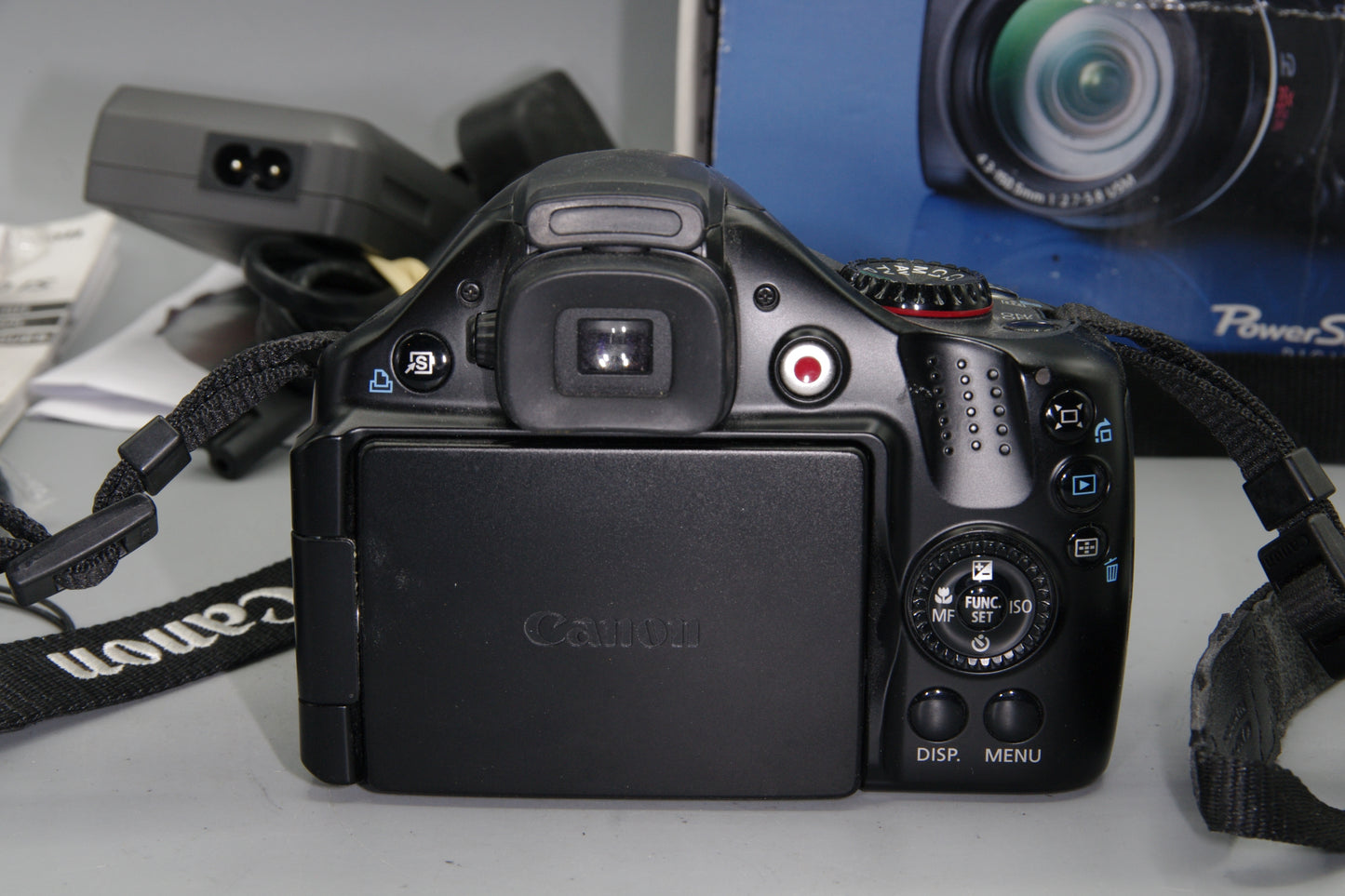 Canon PowerShot SX30IS 14.1MP 35X Opt Zoom Digital Camera  Boxed - EXC