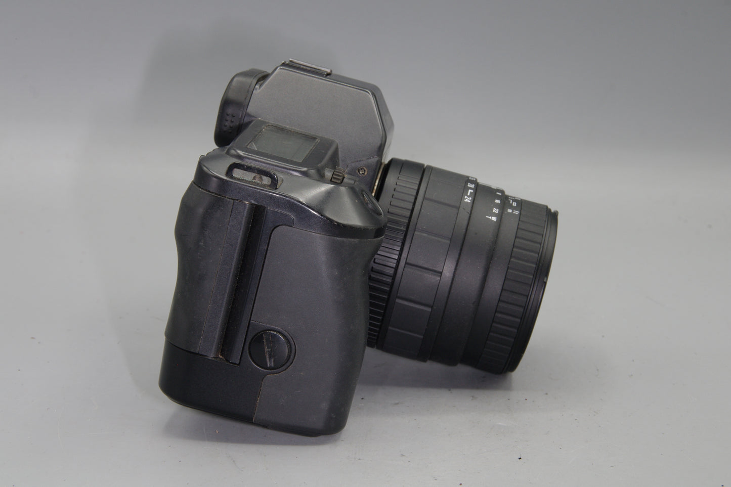 Canon EOS 600 35mm Film SLR + Sigma 24-70mm Lens - Tested and Working