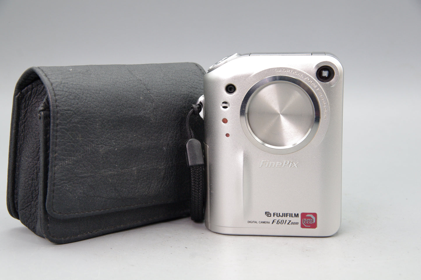 Fujifilm FinePix F601 Zoom 3.1MP Digital Camera with Case Tested&Working