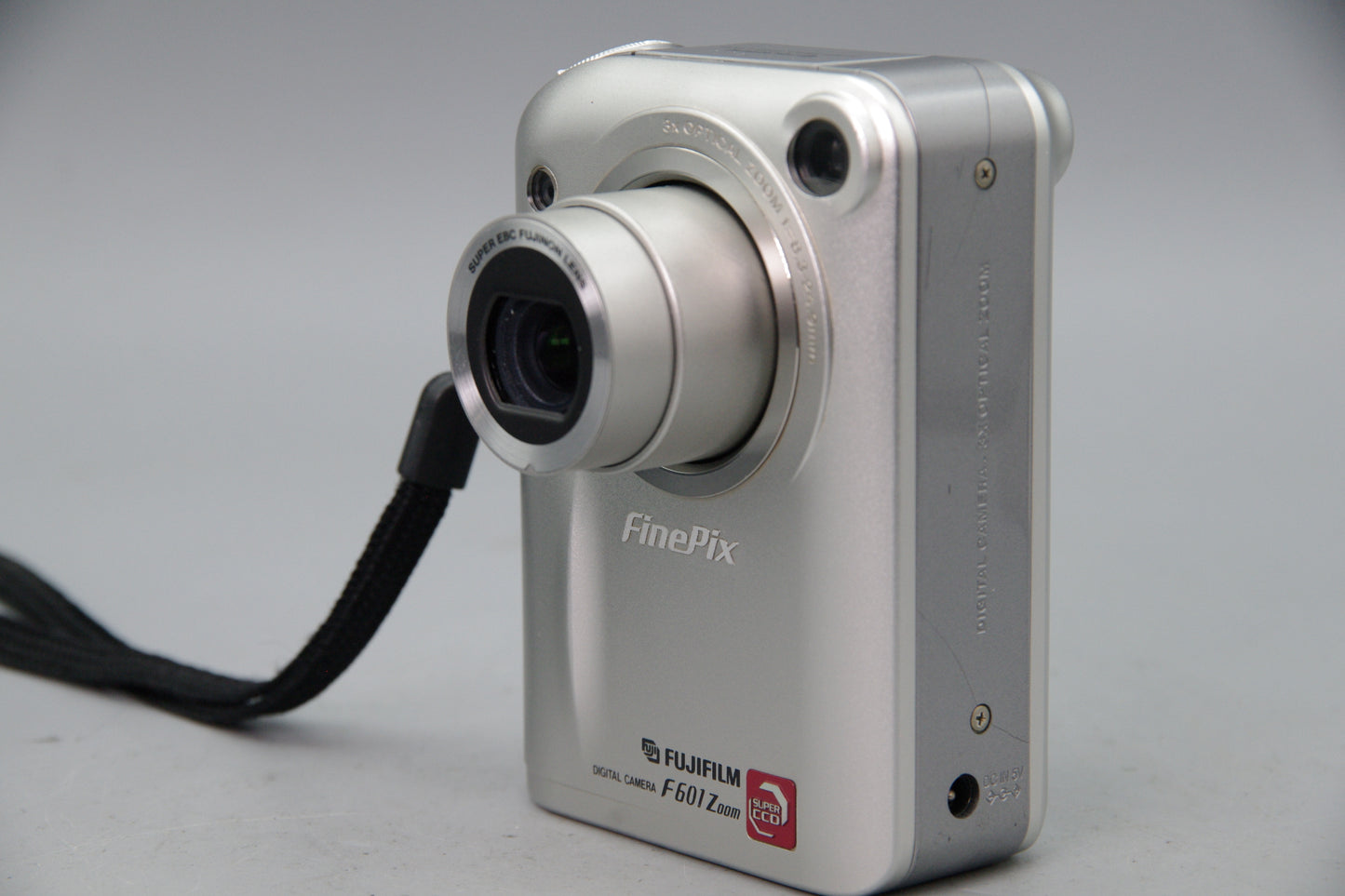 Fujifilm FinePix F601 Zoom 3.1MP Digital Camera with Case Tested&Working