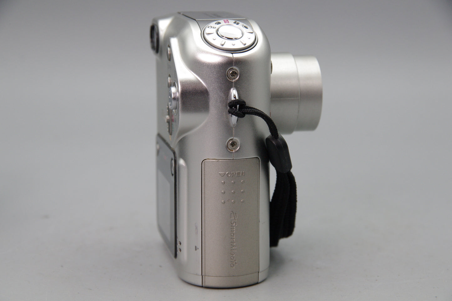 Fujifilm FinePix F601 Zoom 3.1MP Digital Camera with Case Tested&Working