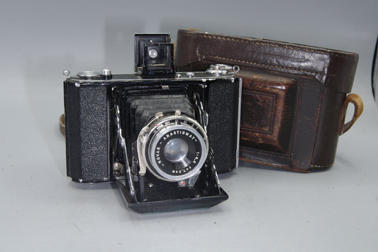 Zeiss Ikon Ikonta 520/16Zeiss Ikon Ikonta 520/16 Folding Camera