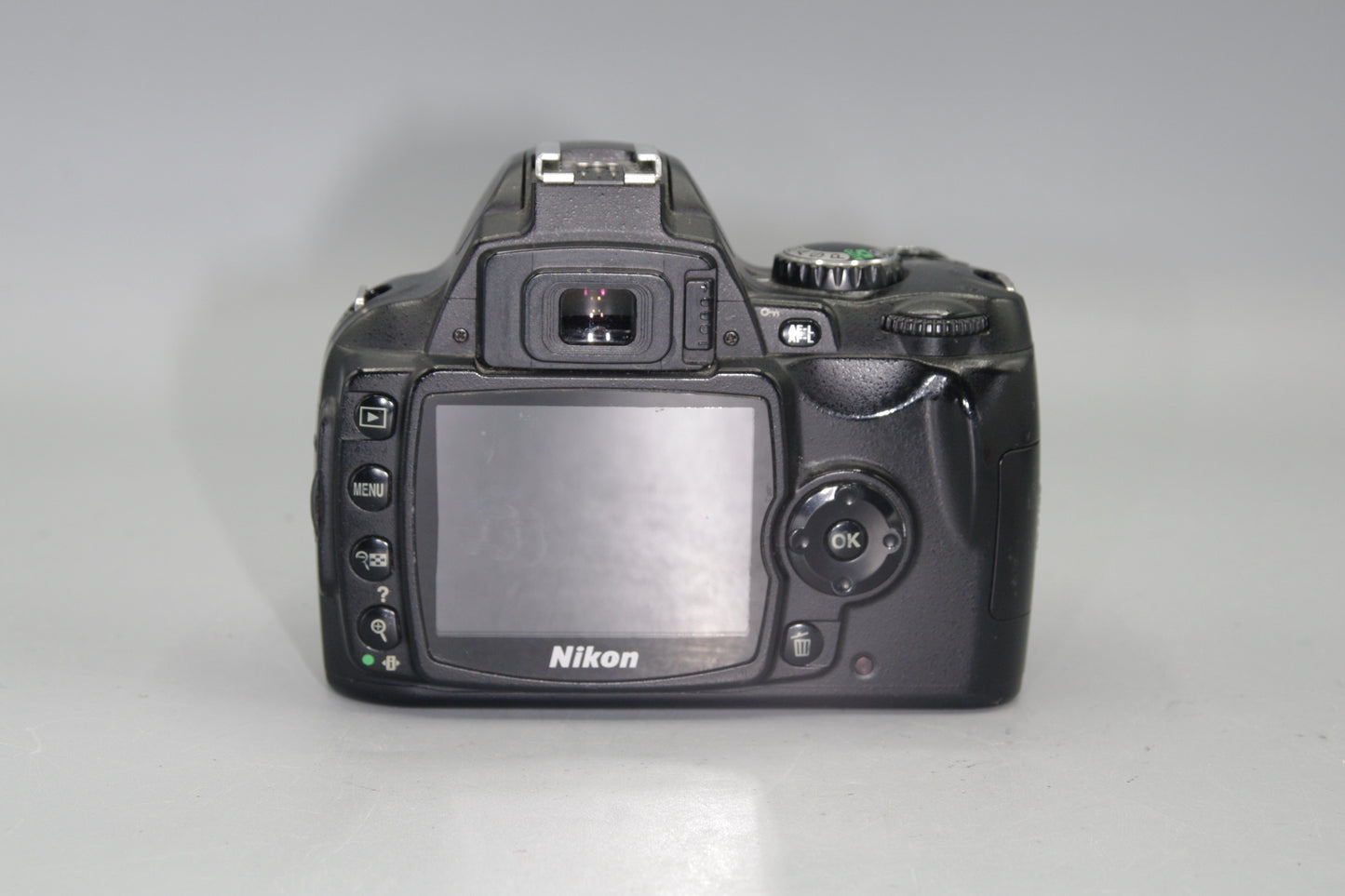 Nikon D40 6.1MP DSLR  Low S/C 21583 - Exposure Issue