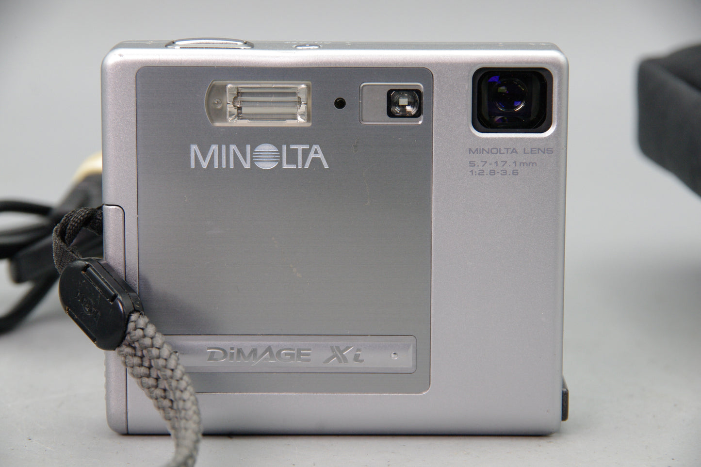 Minolta DiMAGE Xi 3.2MP Digital Camera Compact Internal Zoom Vintage 2002 Model