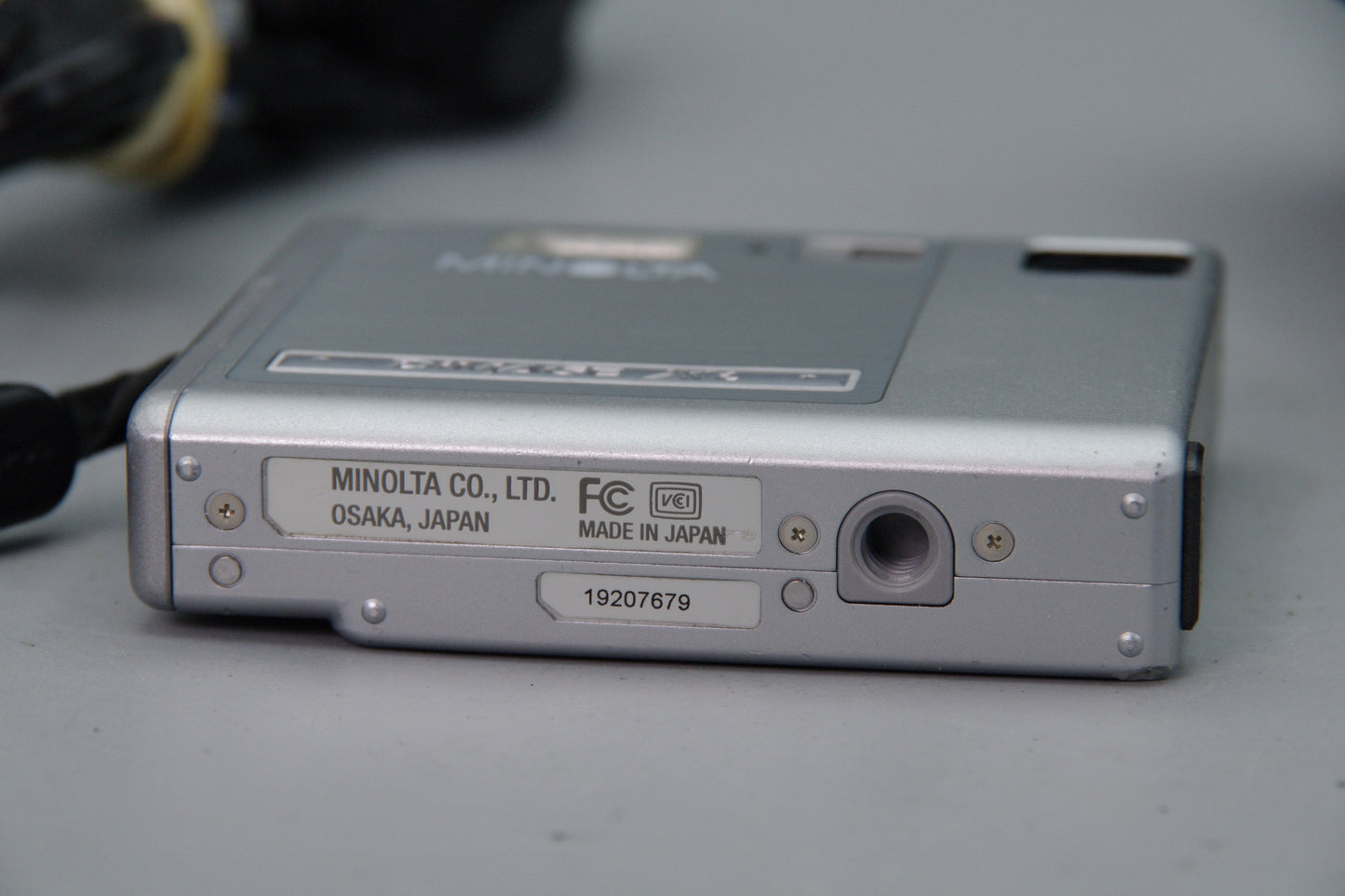Minolta DiMAGE Xi 3.2MP Digital Camera Compact Internal Zoom Vintage 2002 Model