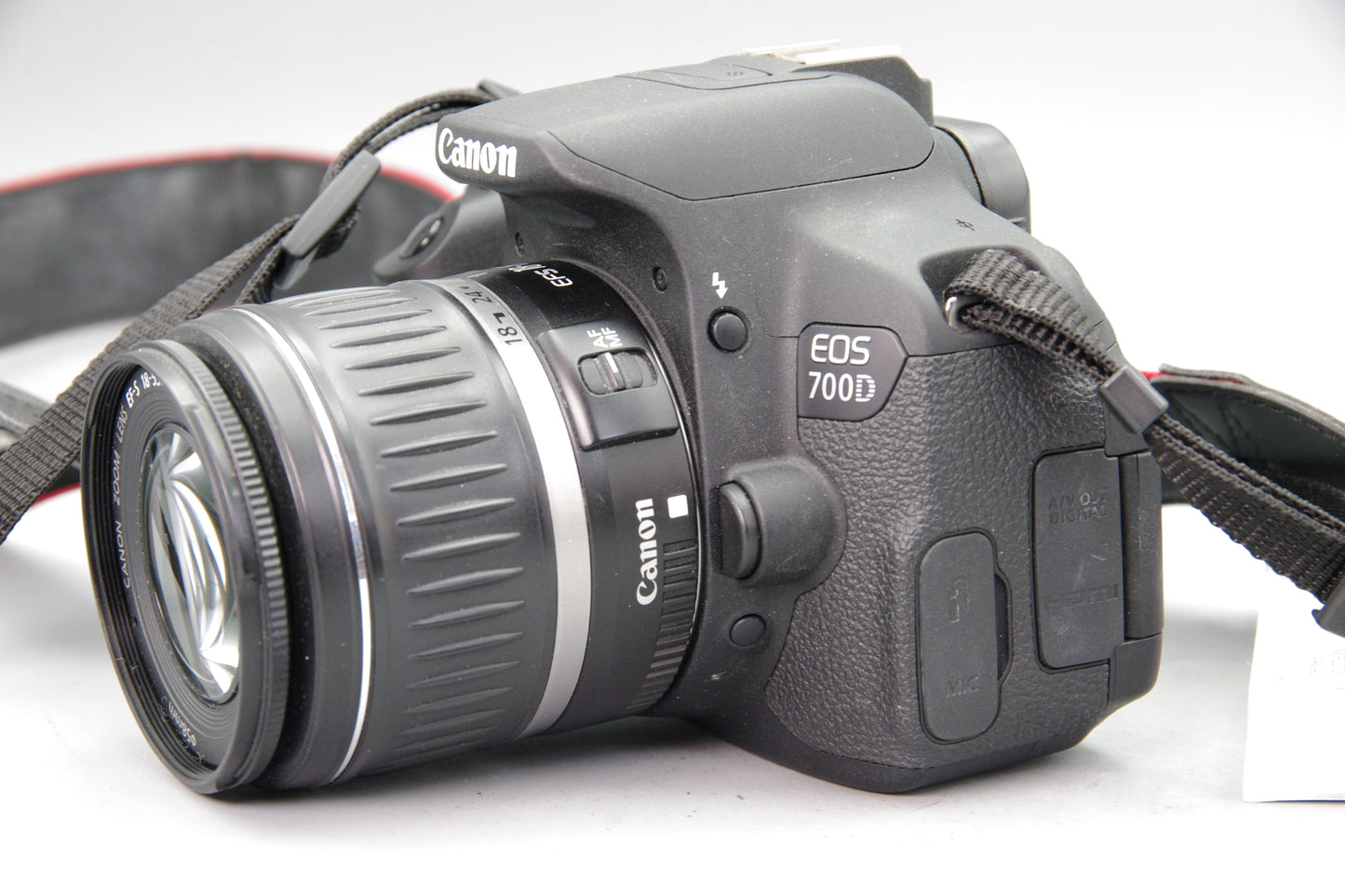 Canon EOS 700D DSLR + EF‑S 18–55mm II Lens – S/C 8315 With Instructions
