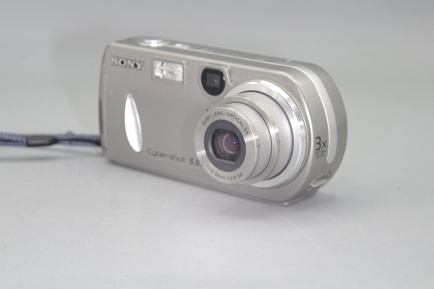 Sony DSC-P92 5.0MP Digital Compact Camera - Takes AA Batteries