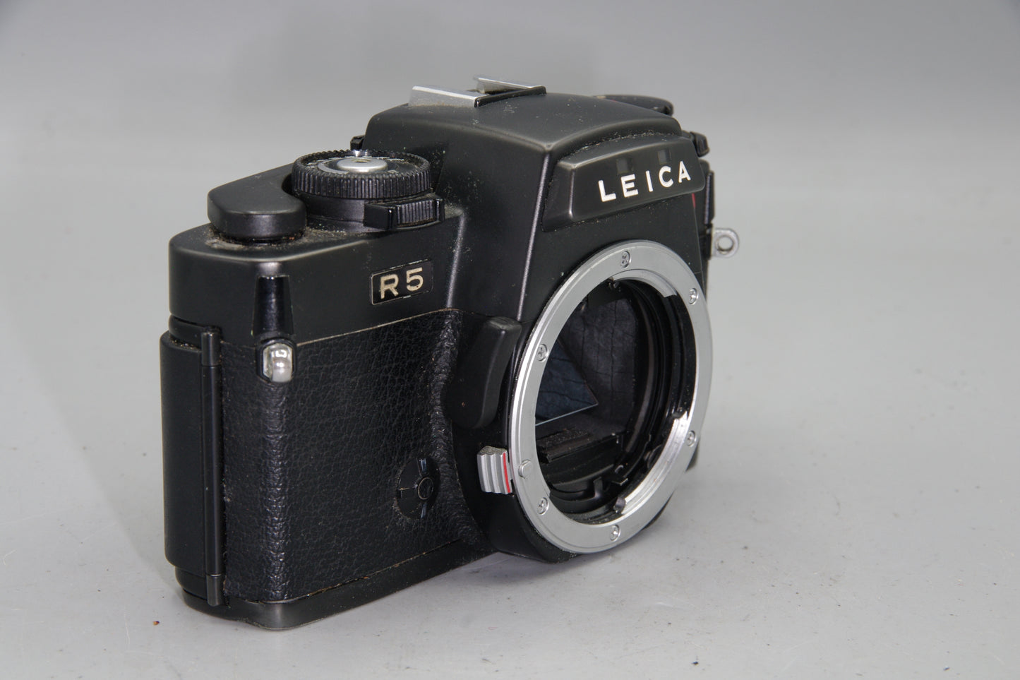 Leica R5 35mm SLR Film Camera Germany Manual Focus TTL Metering