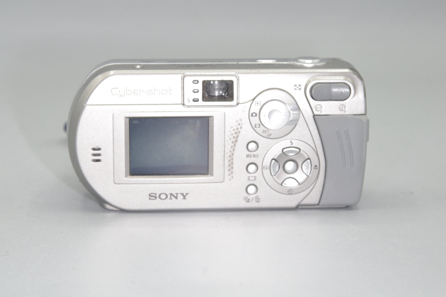 Sony DSC-P92 5.0MP Digital Compact Camera - Takes AA Batteries