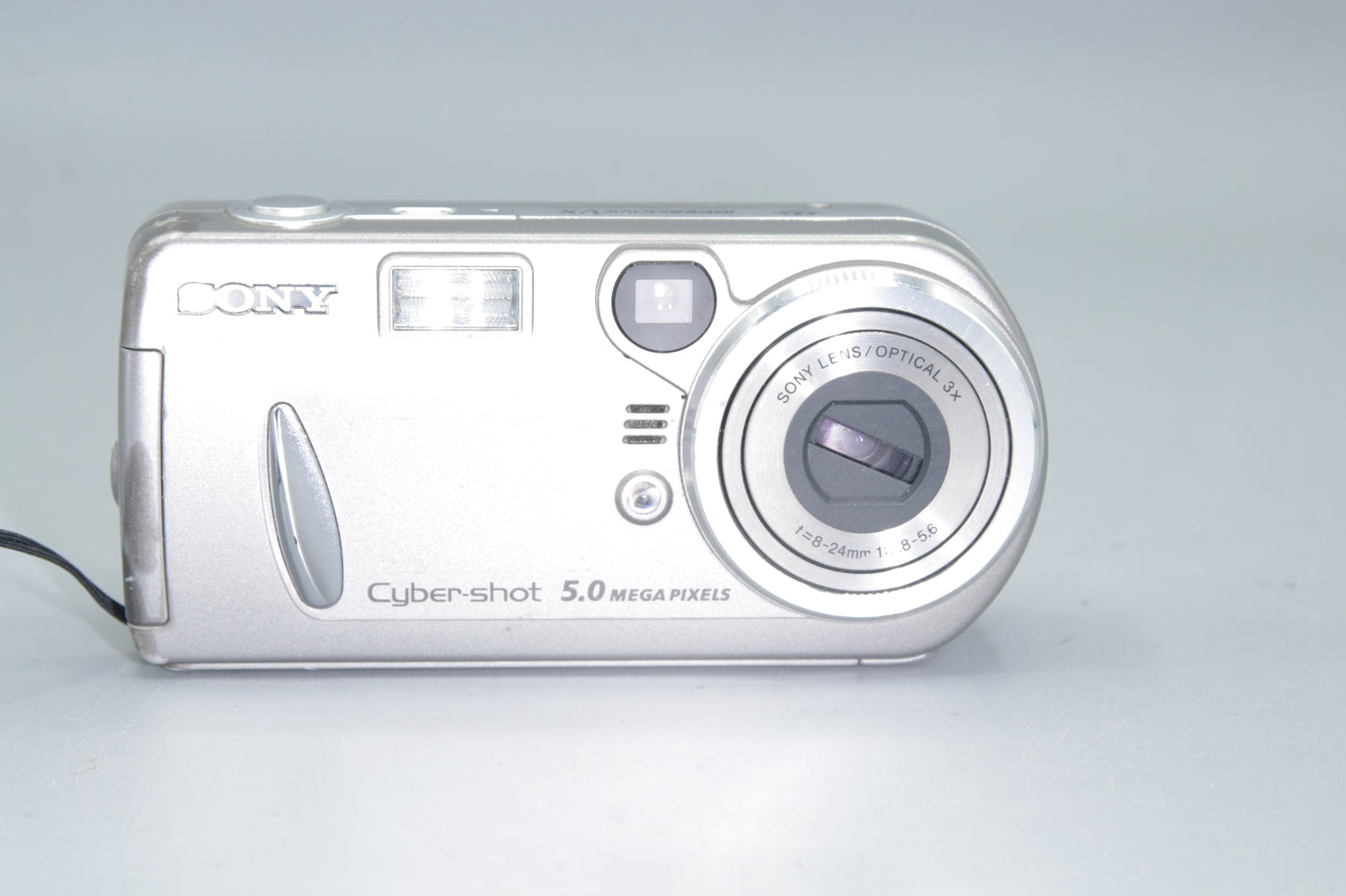 Sony DSC-P92 5.0MP Digital Compact Camera - Takes AA Batteries