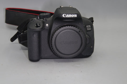 Canon EOS 700D 18MP DSLR Camera Body – S/C 1210 – Excellent Condition