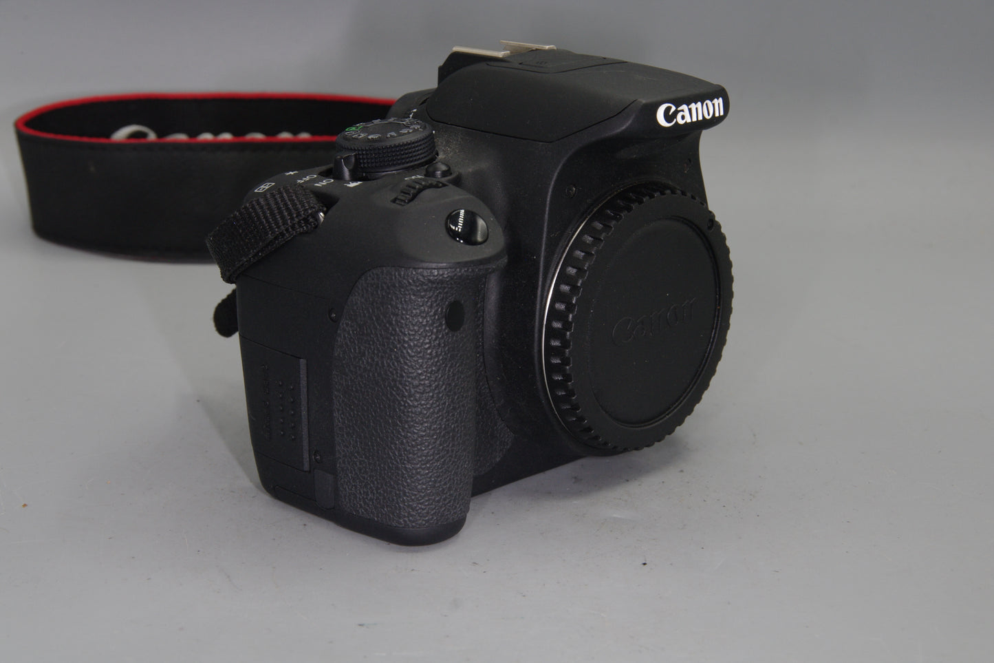 Canon EOS 700D 18MP DSLR Camera Body – S/C 1210 – Excellent Condition