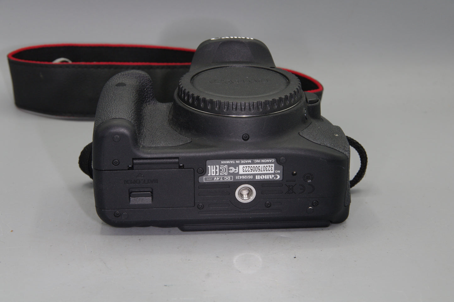 Canon EOS 700D 18MP DSLR Camera Body – S/C 1210 – Excellent Condition