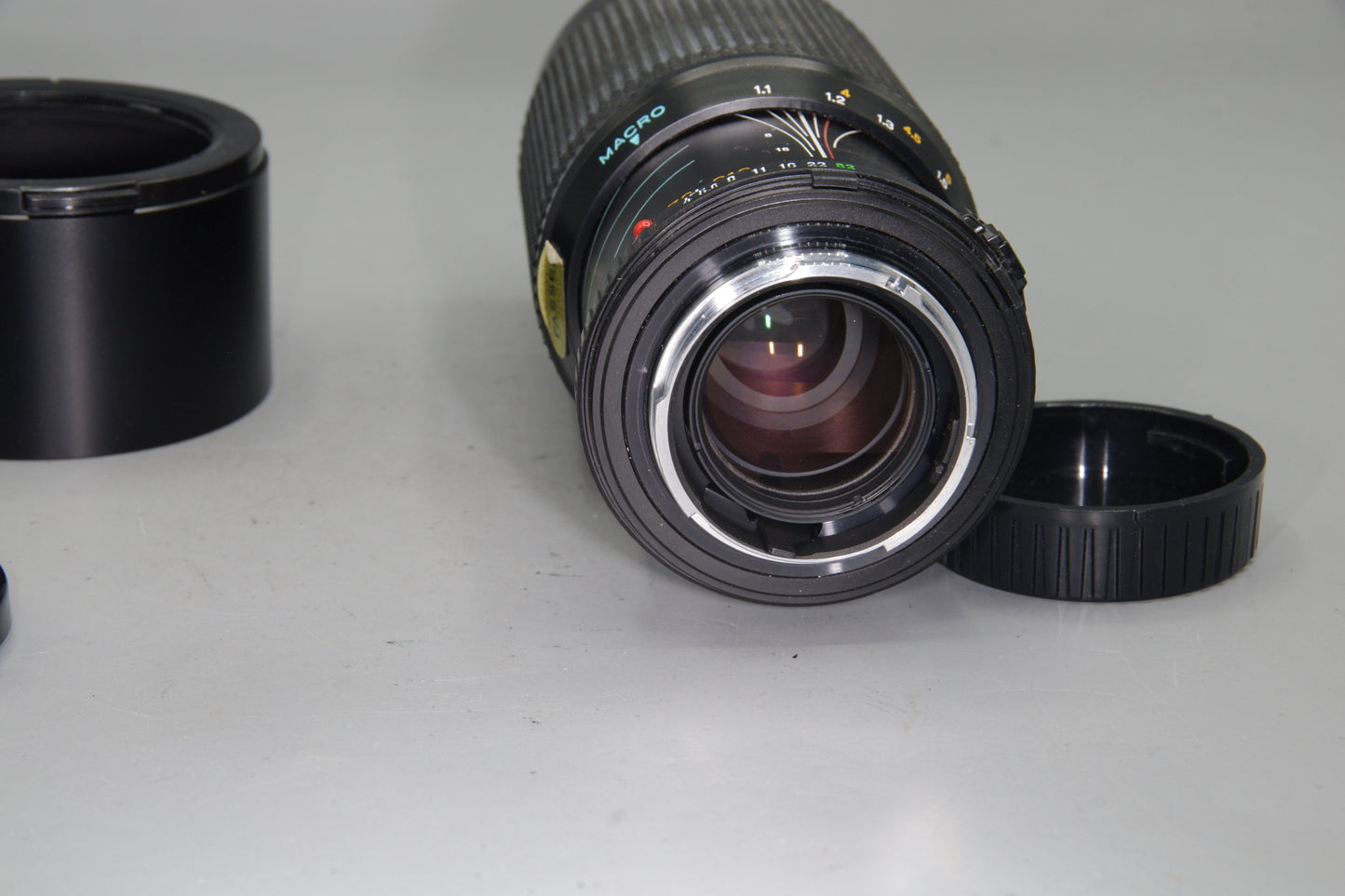 Minolta MD Zoom 70–210mm f/4 Lens – Very Good Condition with Hood